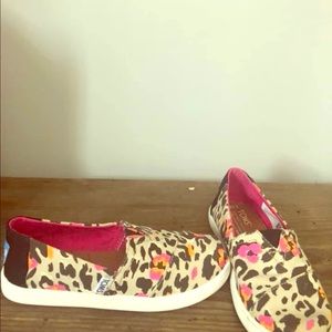 Girls Cheetah print Toms